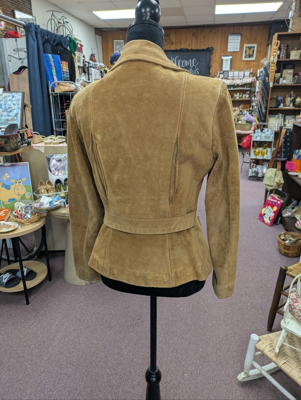 1970s Vintage Women's Suede Button-Front Jacket in Tan - Picture 3 of 8